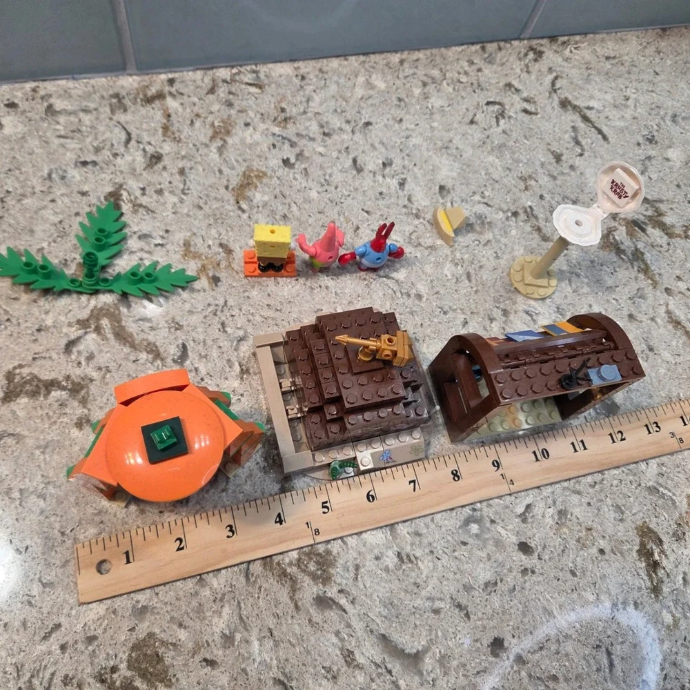 SpongeBob SquarePants Bikini Bottom Pineapple Rock Krusty Krab Minifigures